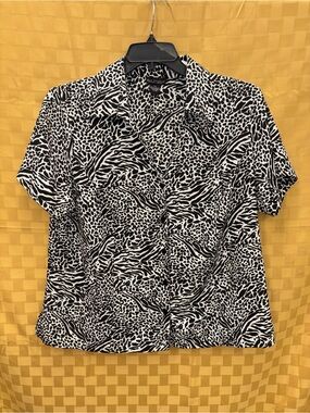 Bay Studio Black and White Animal-Print Short Sleeve Button-Down Shirt